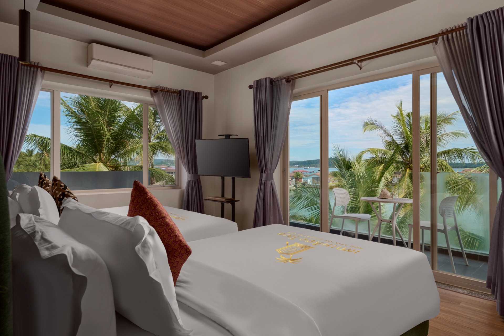 Premier Triple Balcony Sea View - Koh Apikjun Resort by EHM