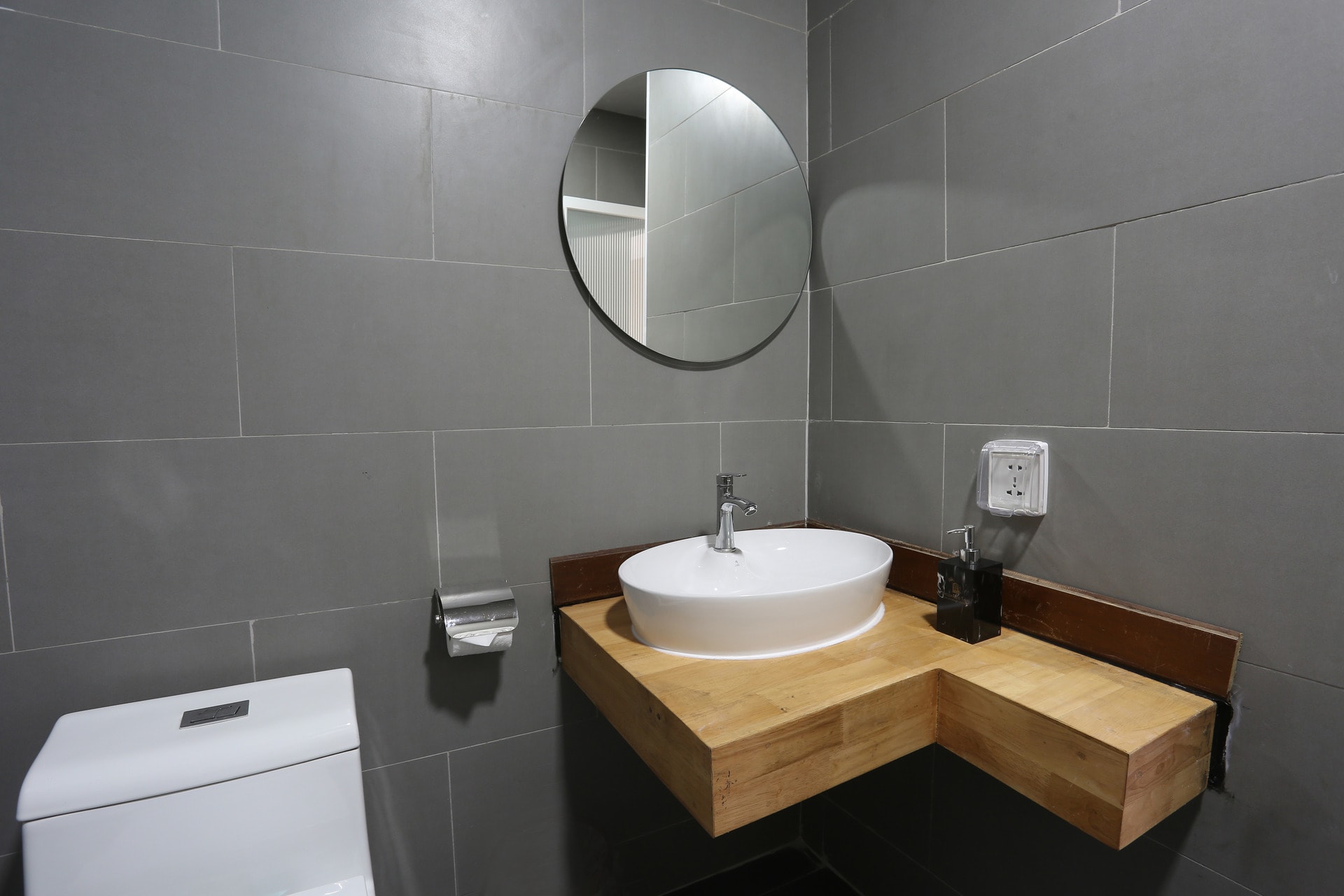 Premier Triple Balcony Sea View Bathroom - Koh Apikjun Resort